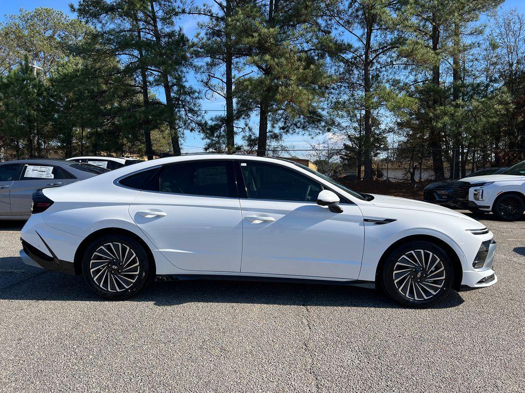new 2025 Hyundai Sonata Hybrid car, priced at $34,495