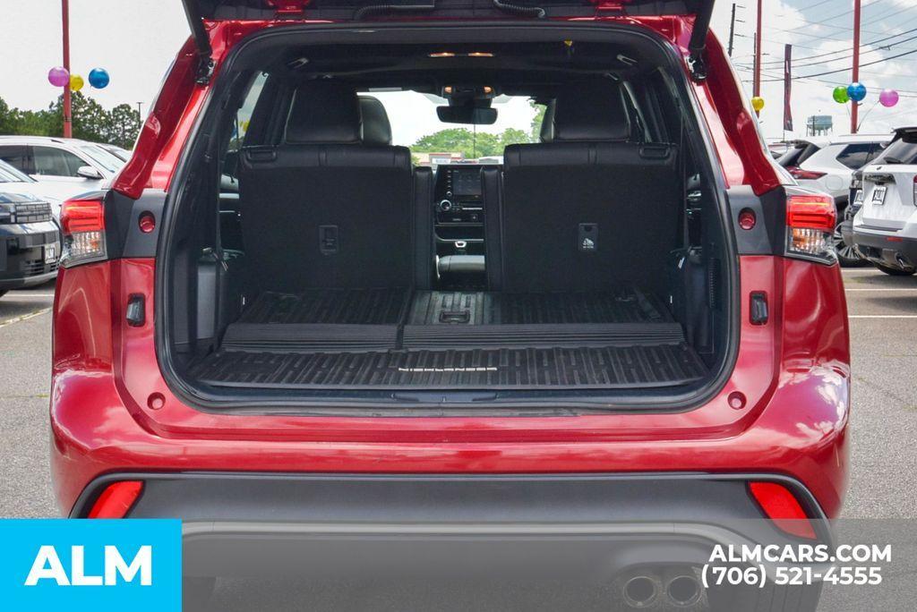 used 2021 Toyota Highlander car, priced at $26,420