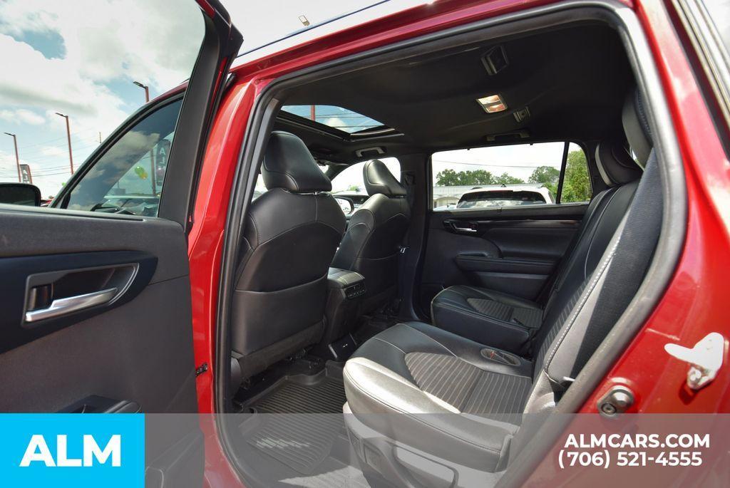 used 2021 Toyota Highlander car, priced at $26,420