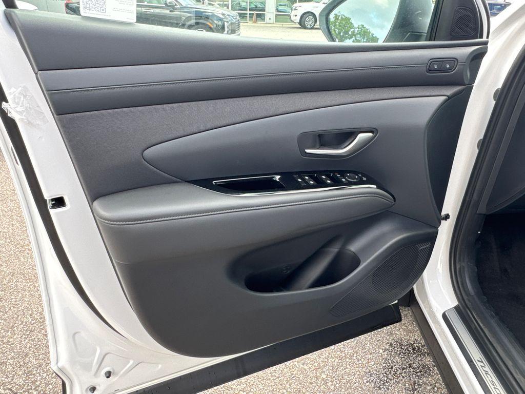 new 2025 Hyundai TUCSON Hybrid car, priced at $39,795