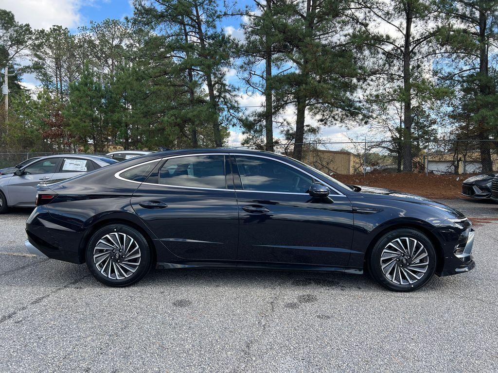 new 2025 Hyundai Sonata Hybrid car, priced at $34,495