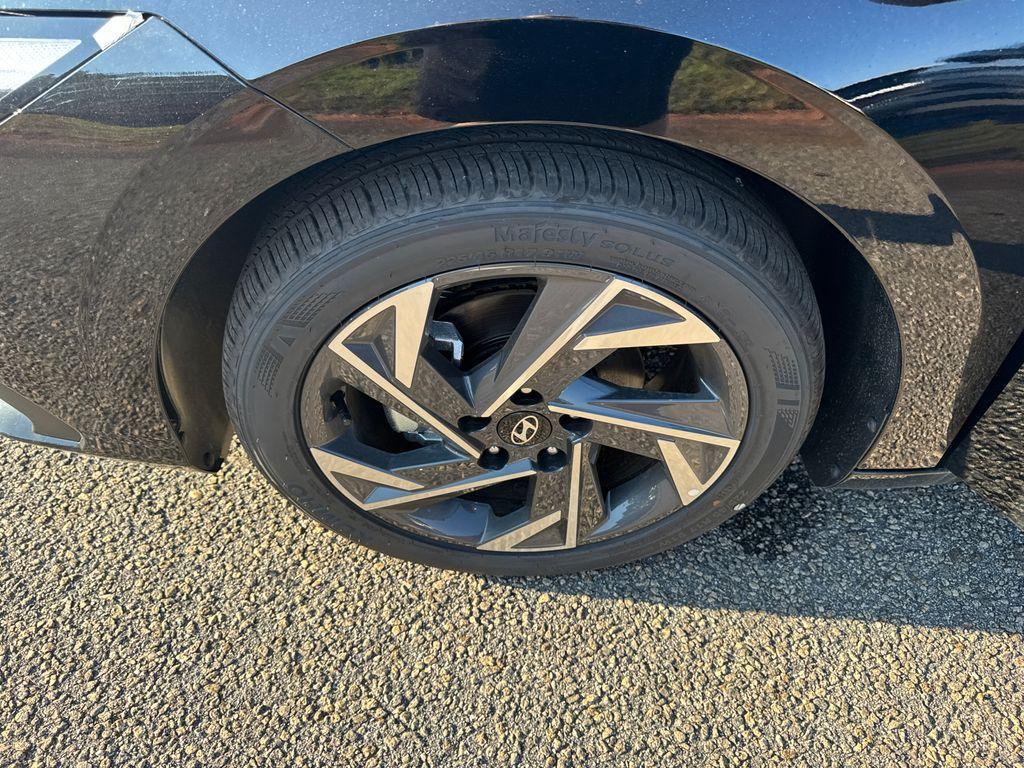 new 2025 Hyundai Elantra car, priced at $23,700