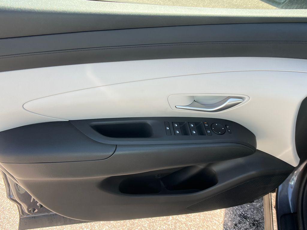 new 2025 Hyundai TUCSON Hybrid car, priced at $31,595