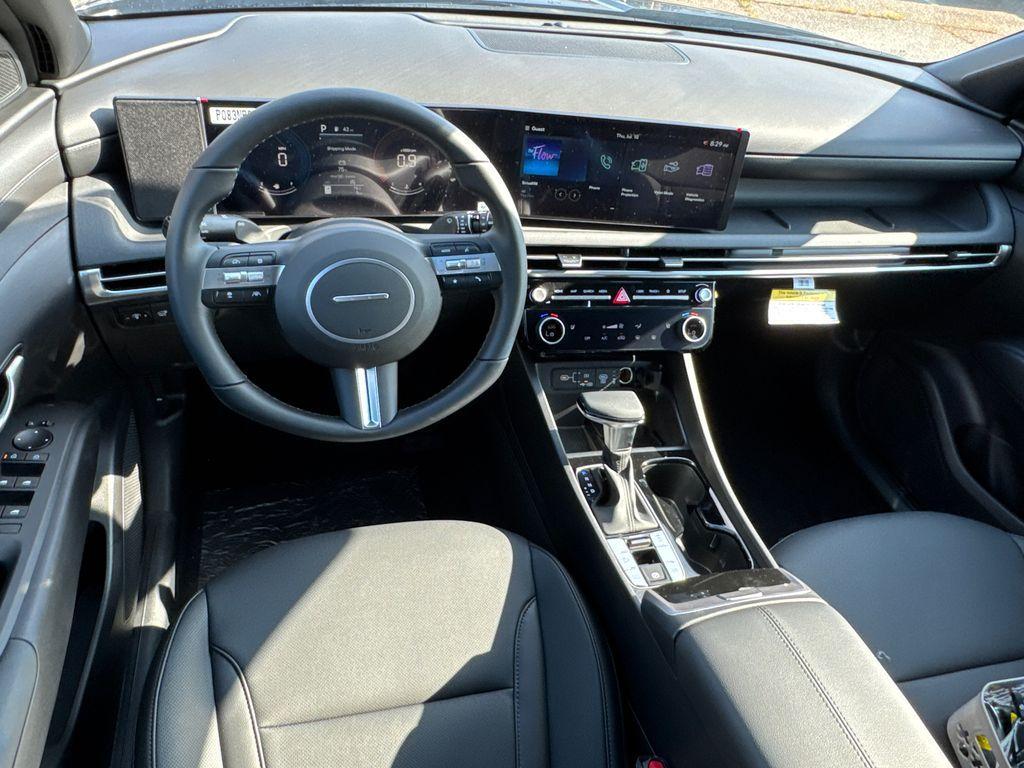 new 2025 Hyundai Tucson car, priced at $31,995