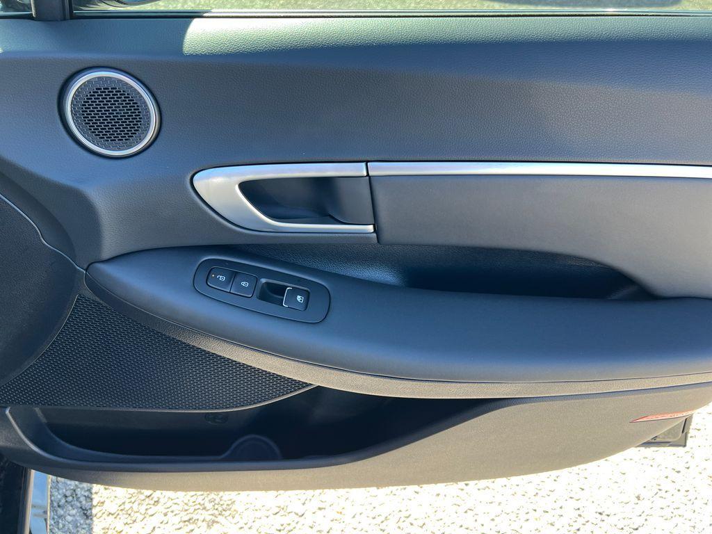 new 2025 Hyundai Sonata Hybrid car, priced at $27,995