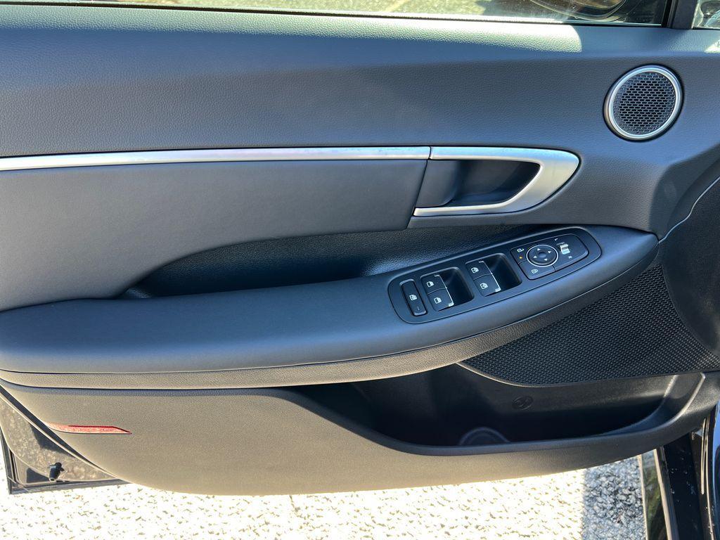 new 2025 Hyundai Sonata Hybrid car, priced at $27,995