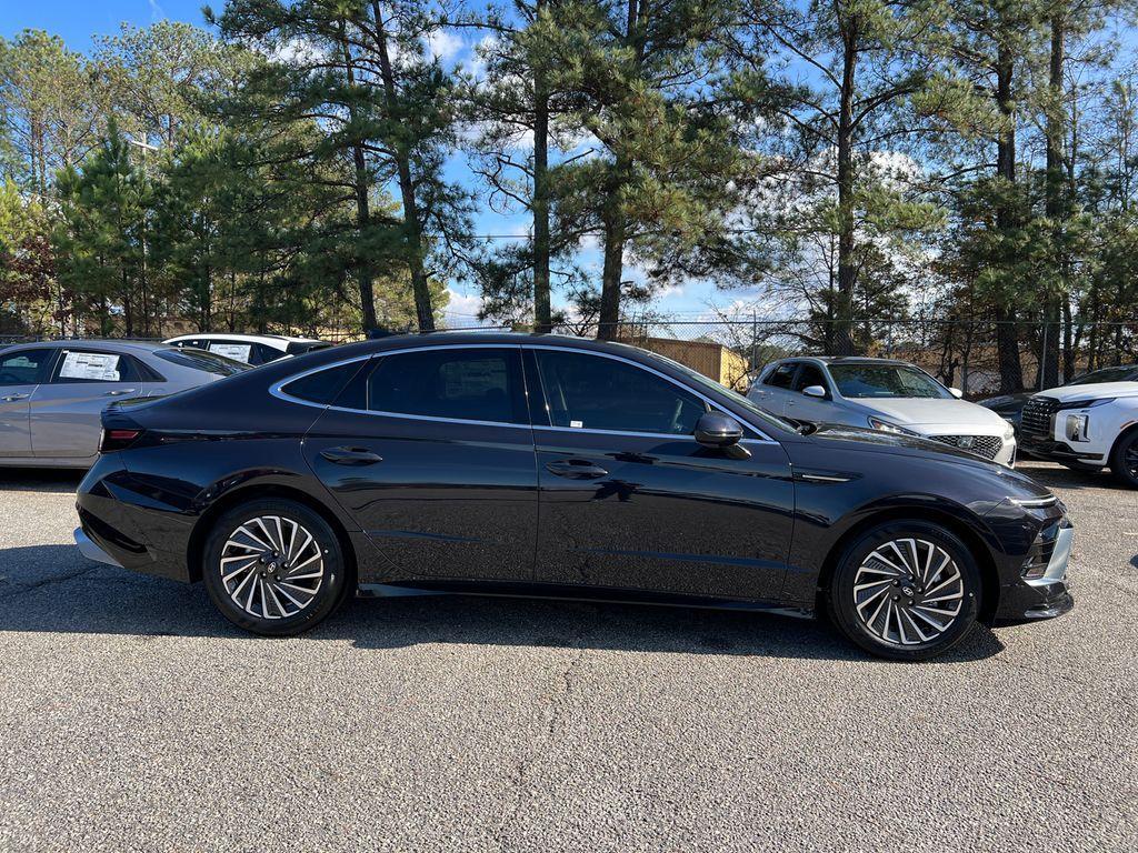 new 2025 Hyundai Sonata Hybrid car, priced at $27,995