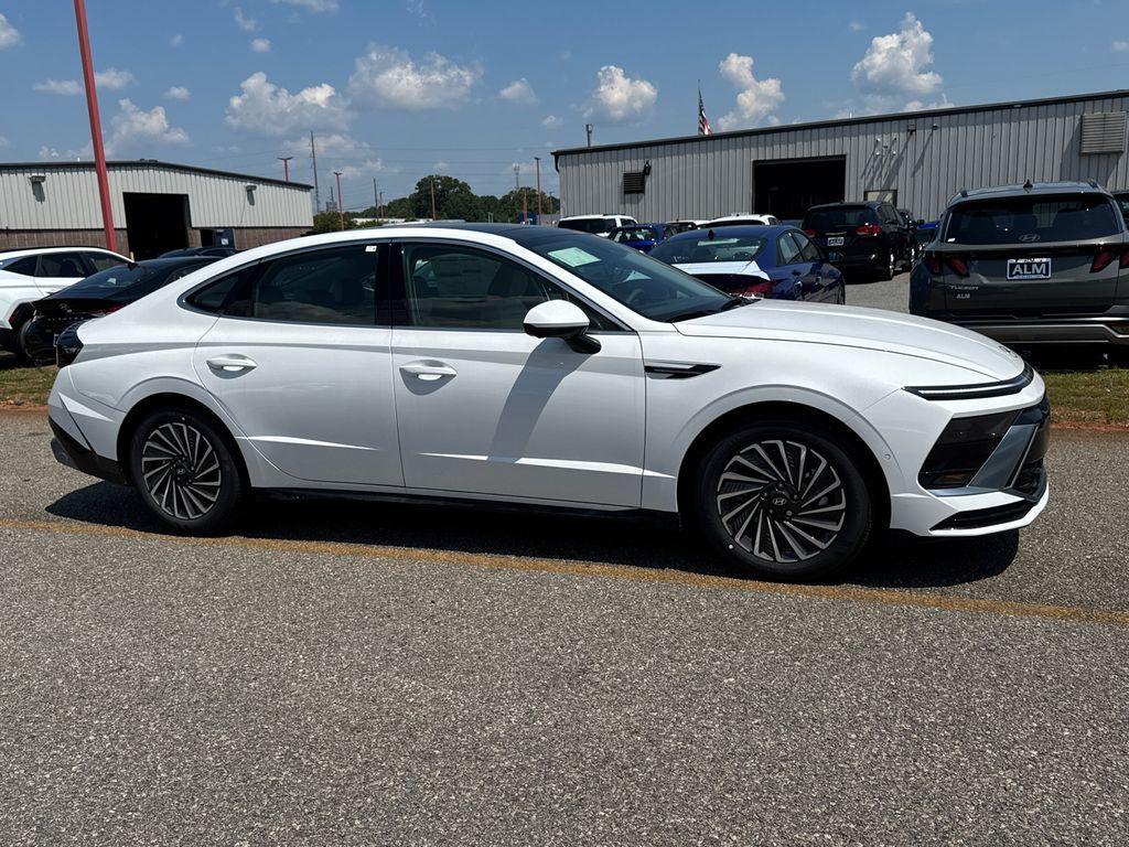 new 2025 Hyundai Sonata Hybrid car, priced at $33,495
