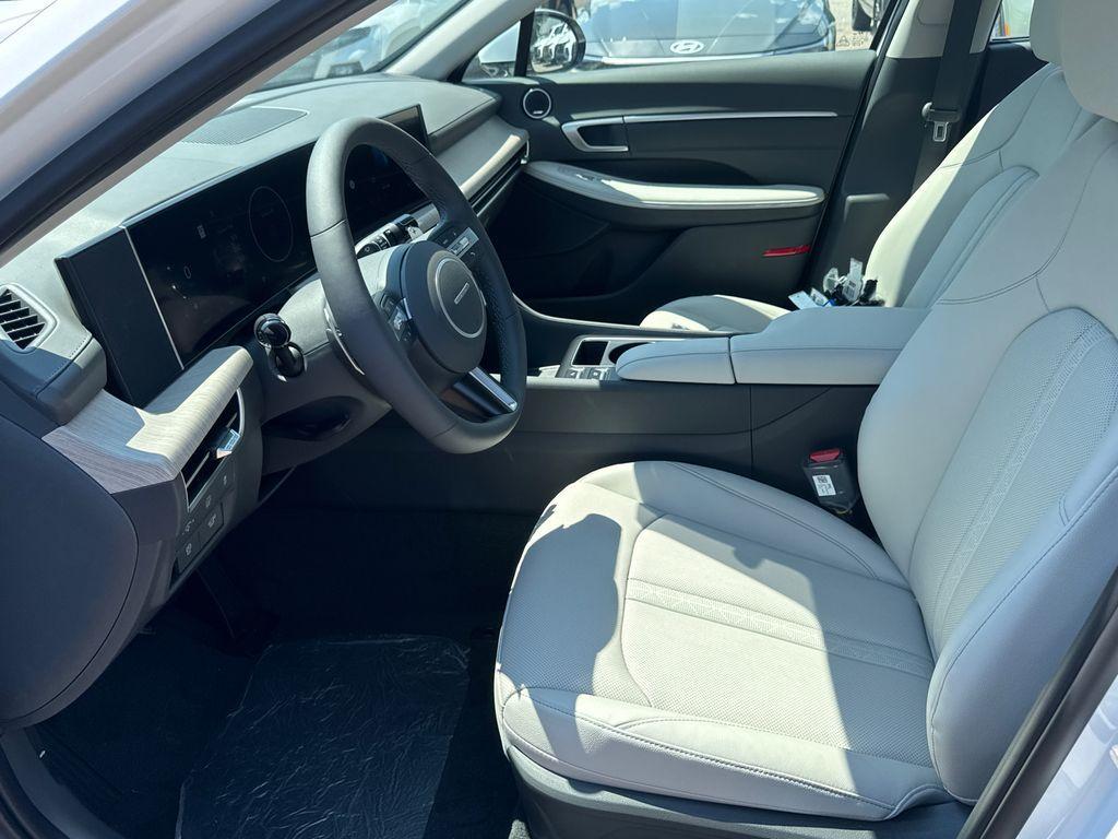 new 2025 Hyundai Sonata Hybrid car, priced at $33,495