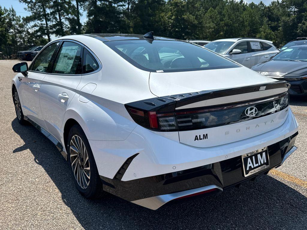 new 2025 Hyundai Sonata Hybrid car, priced at $33,495