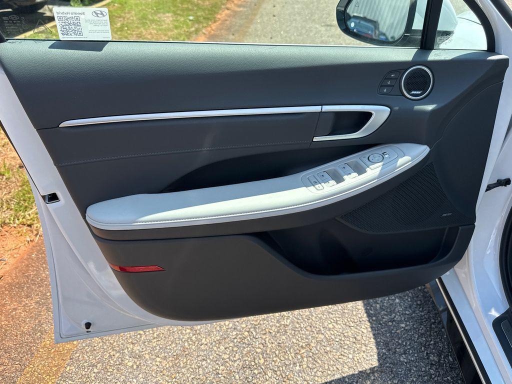 new 2025 Hyundai Sonata Hybrid car, priced at $33,495