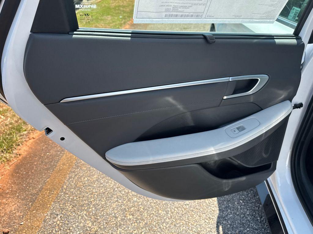 new 2025 Hyundai Sonata Hybrid car, priced at $33,495