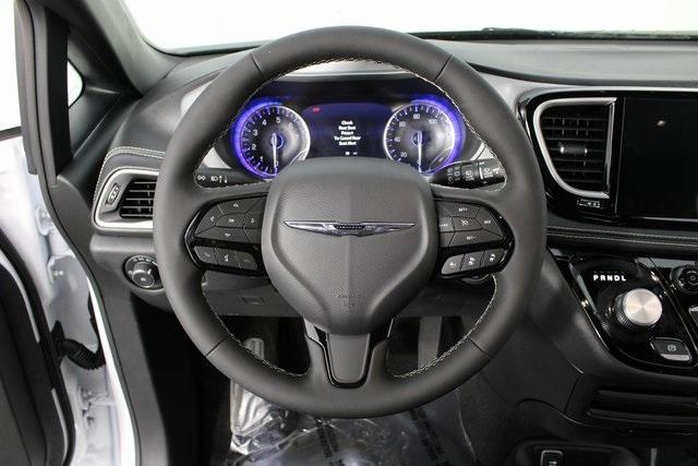 new 2024 Chrysler Pacifica car, priced at $44,035