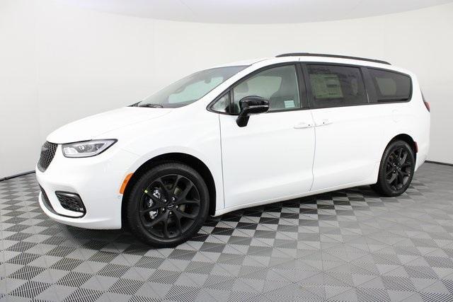 new 2024 Chrysler Pacifica car, priced at $44,035