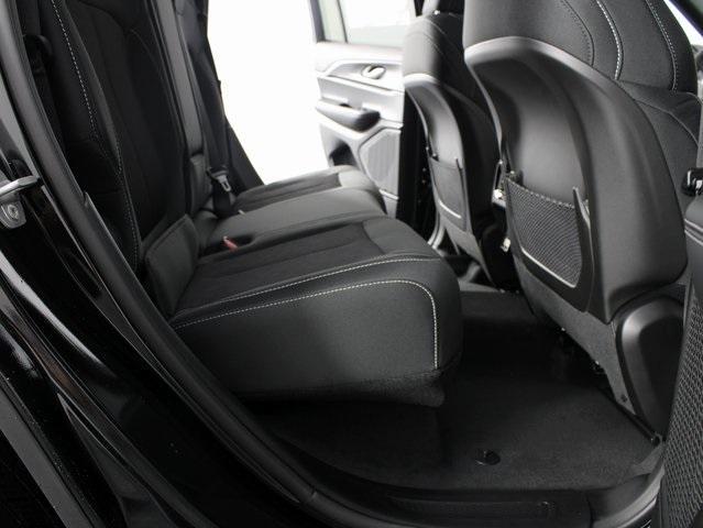 new 2025 Jeep Grand Cherokee car, priced at $36,170