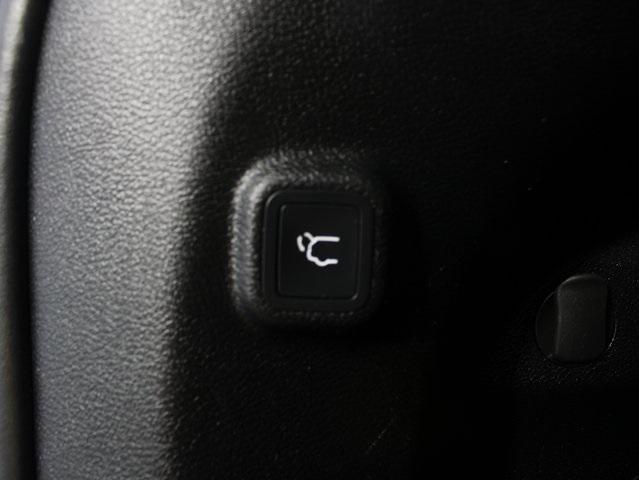 used 2023 Jeep Cherokee car, priced at $20,996