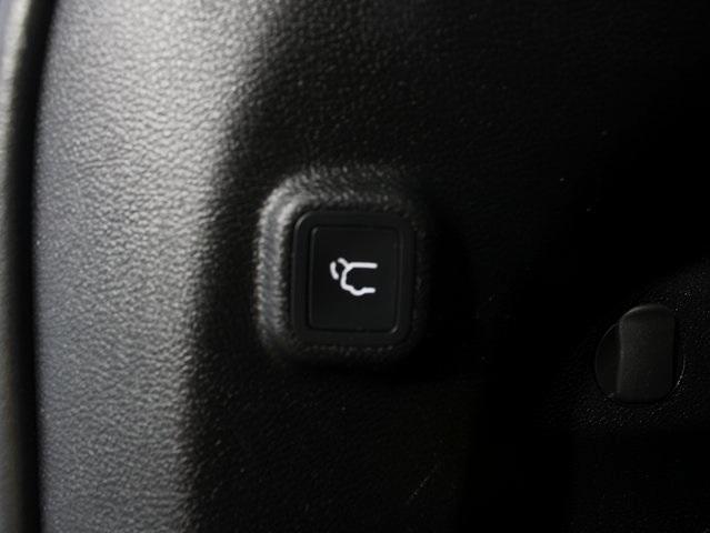 used 2023 Jeep Cherokee car, priced at $22,996
