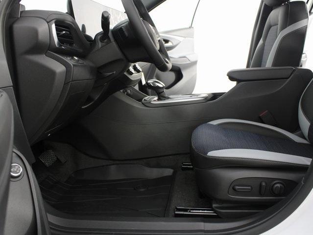 new 2025 Buick Envista car, priced at $26,205