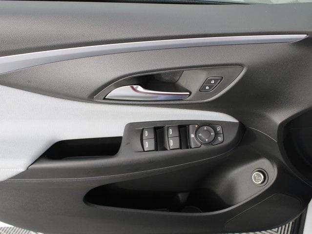 new 2025 Buick Envista car, priced at $26,205