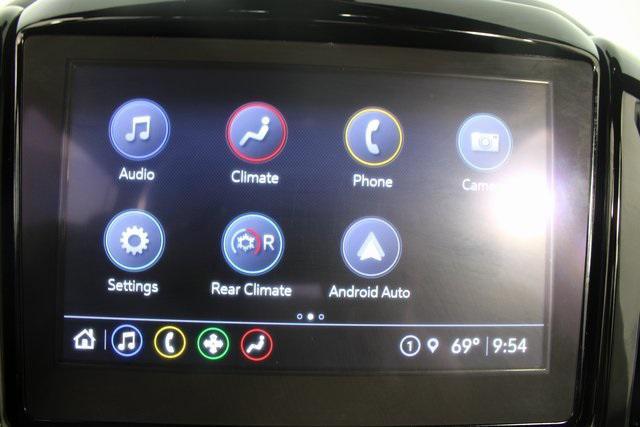 used 2023 Chevrolet Traverse car, priced at $32,996