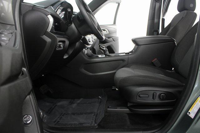 used 2023 Chevrolet Traverse car, priced at $32,996