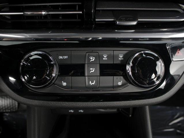 new 2025 Buick Envista car, priced at $27,783