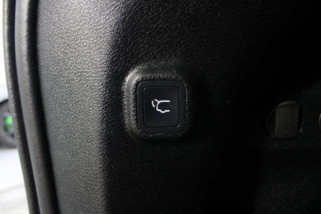 used 2022 Jeep Cherokee car, priced at $23,996