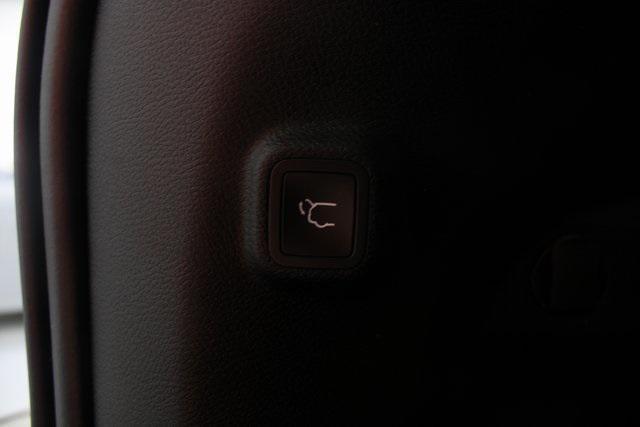 used 2023 Jeep Cherokee car, priced at $24,990