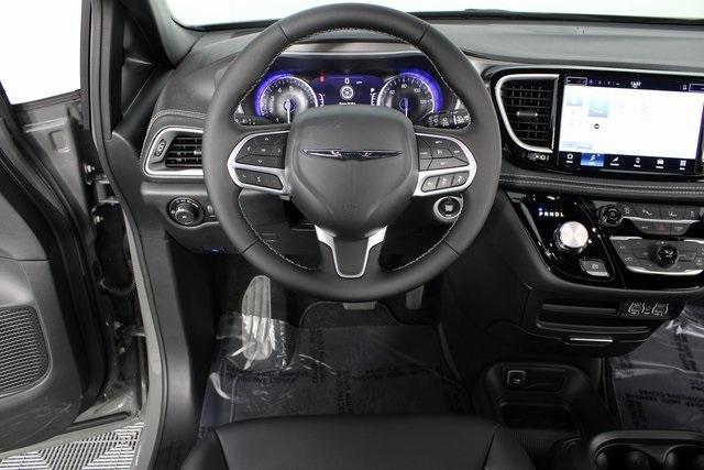 new 2025 Chrysler Pacifica car, priced at $39,640