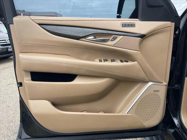 used 2020 Cadillac Escalade ESV car, priced at $34,972