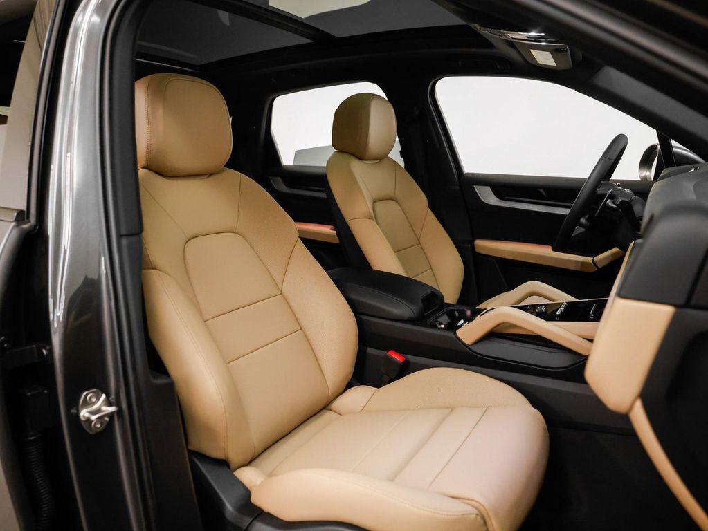 new 2025 Porsche Cayenne car, priced at $100,795