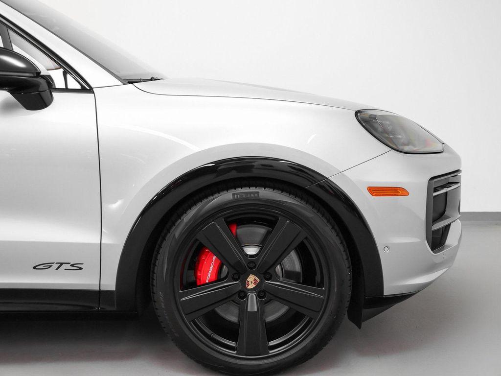 new 2025 Porsche Cayenne car, priced at $152,775