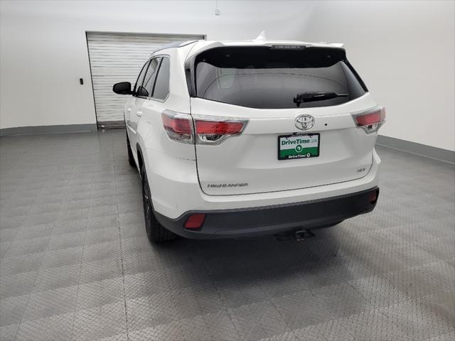 used 2016 Toyota Highlander car, priced at $19,195