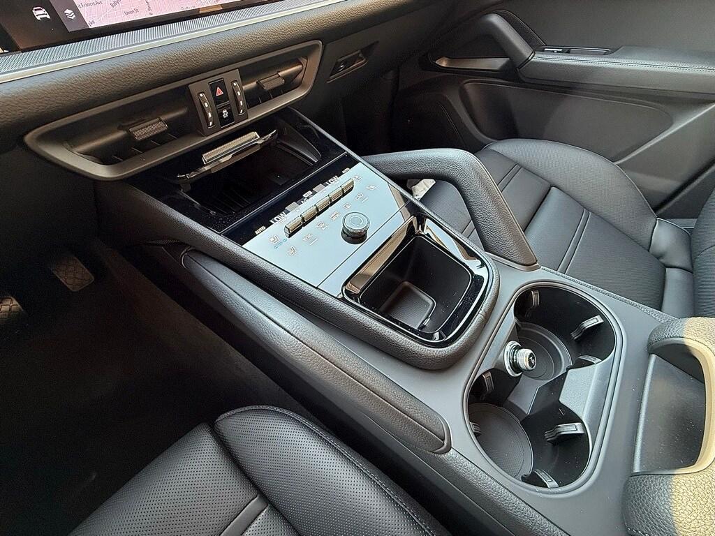 new 2025 Porsche Cayenne car, priced at $110,585