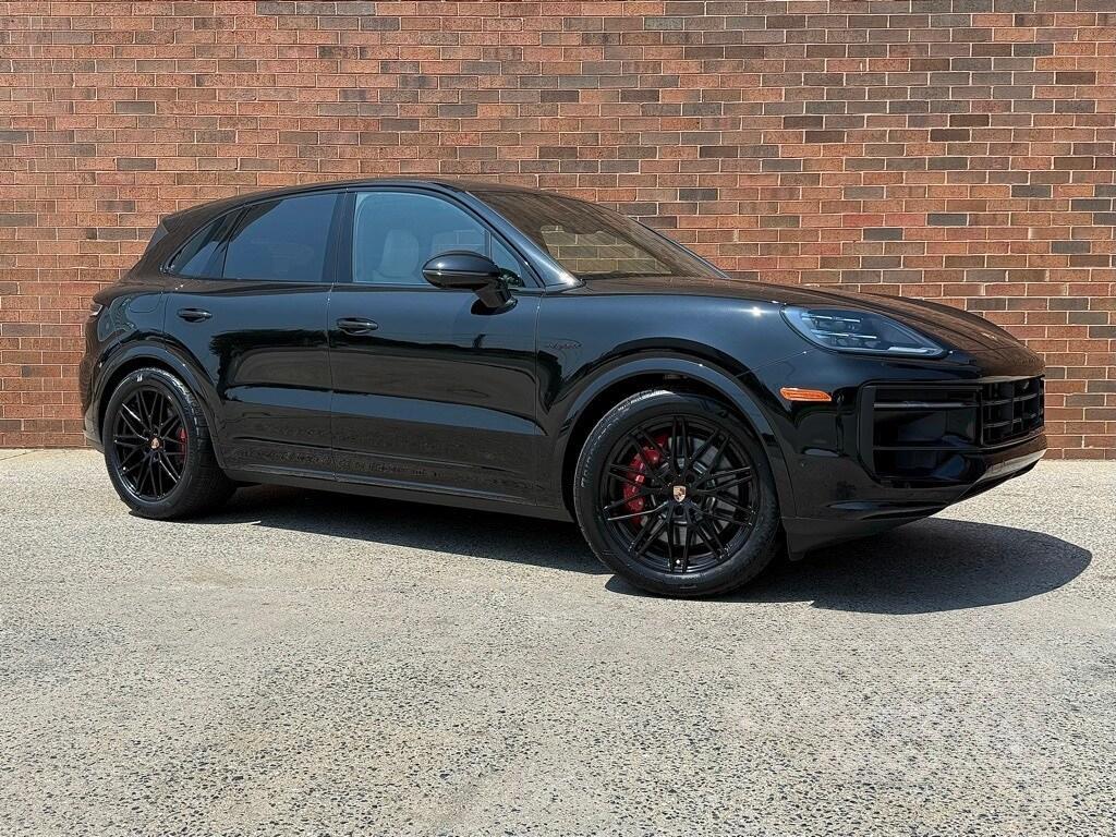 new 2025 Porsche Cayenne car, priced at $137,385