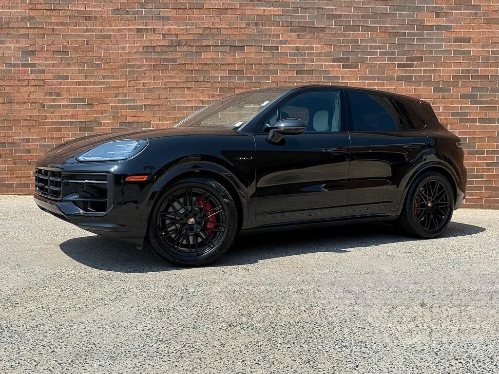new 2025 Porsche Cayenne car, priced at $137,385