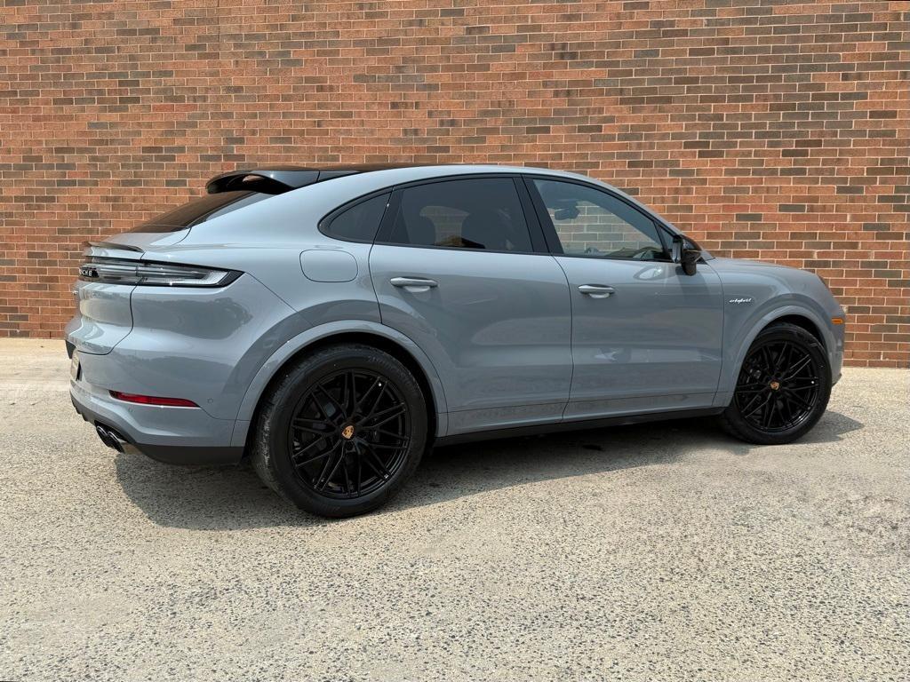 new 2025 Porsche Cayenne car, priced at $125,985