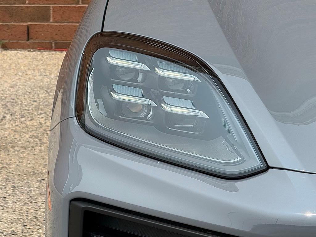 new 2025 Porsche Cayenne car, priced at $125,985