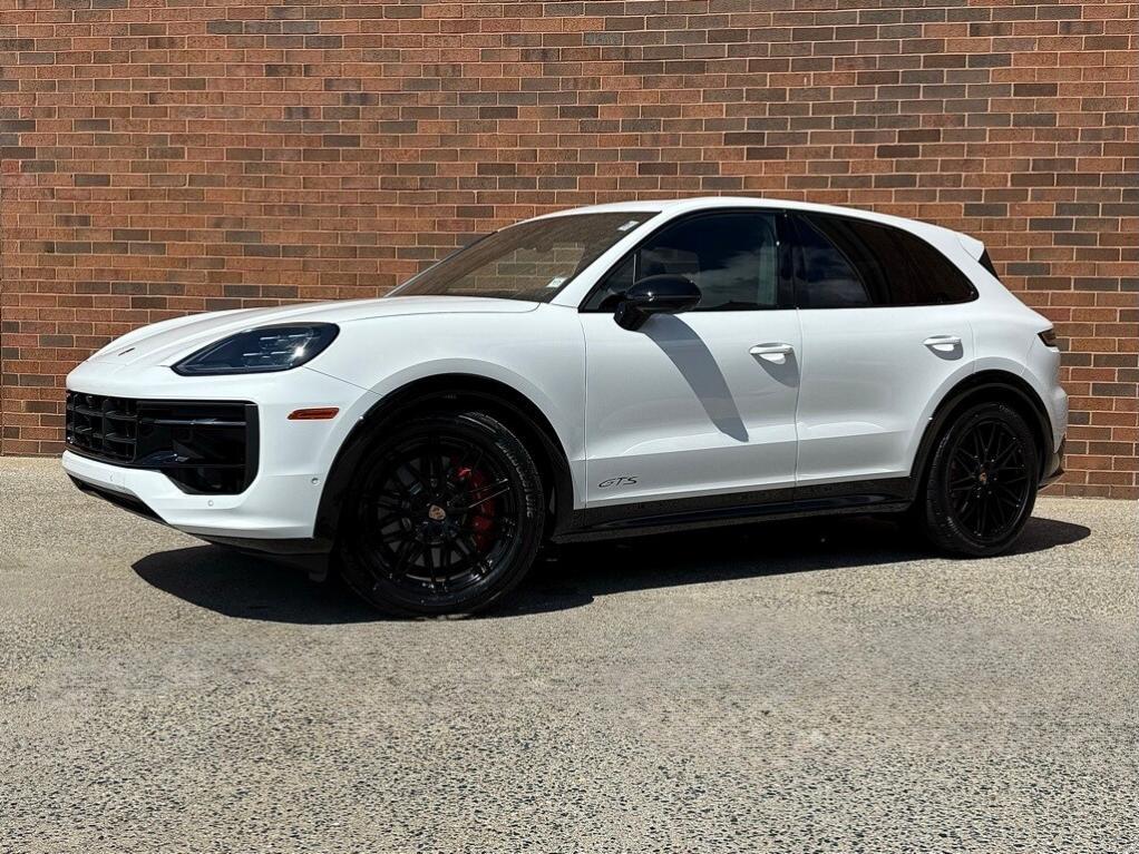 new 2025 Porsche Cayenne car, priced at $159,805