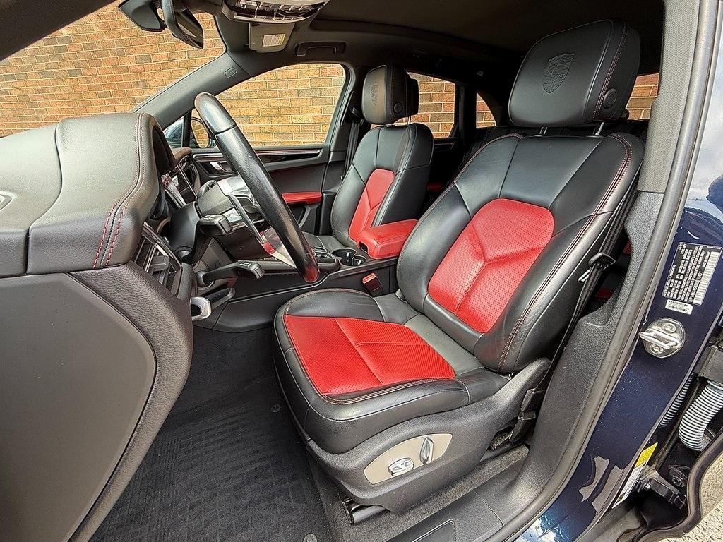 used 2021 Porsche Macan car