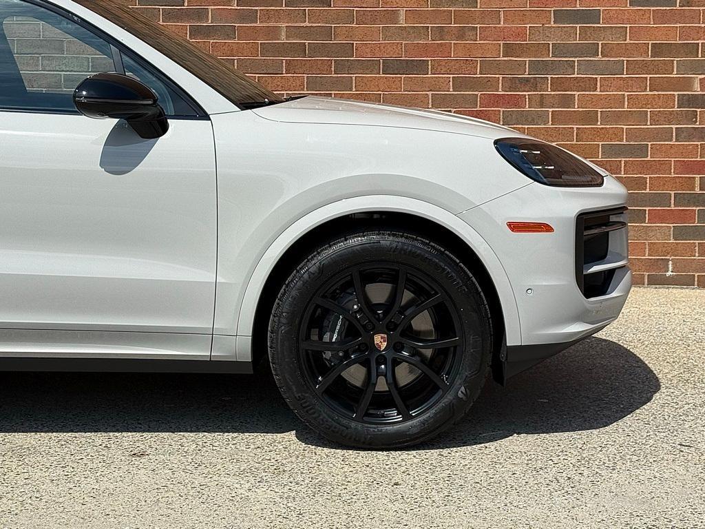 new 2025 Porsche Cayenne car, priced at $109,915