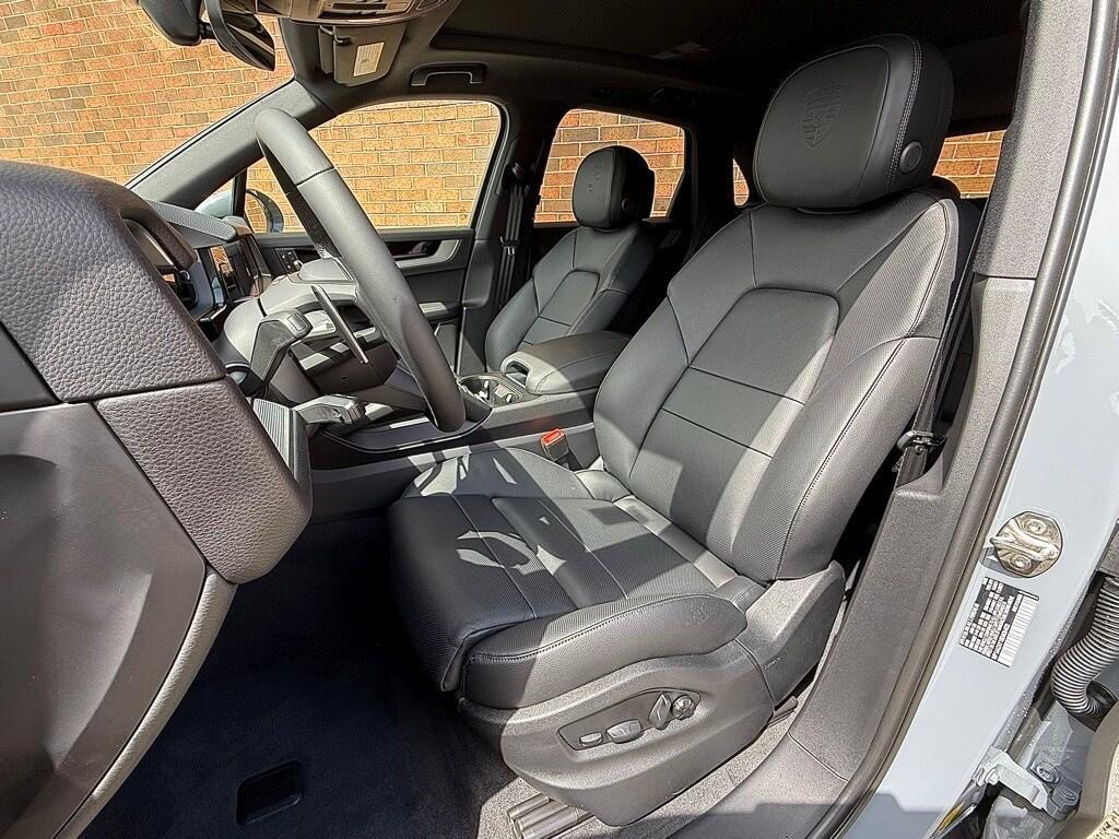 new 2025 Porsche Cayenne car, priced at $108,275