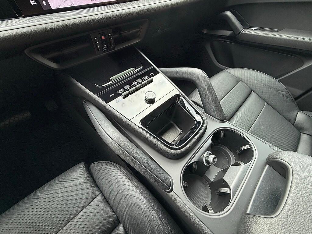 new 2025 Porsche Cayenne car, priced at $108,275