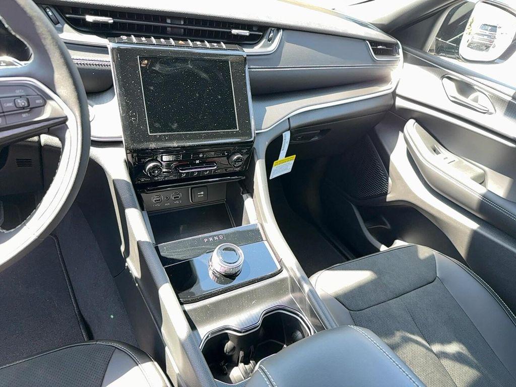 new 2025 Jeep Grand Cherokee car, priced at $46,230