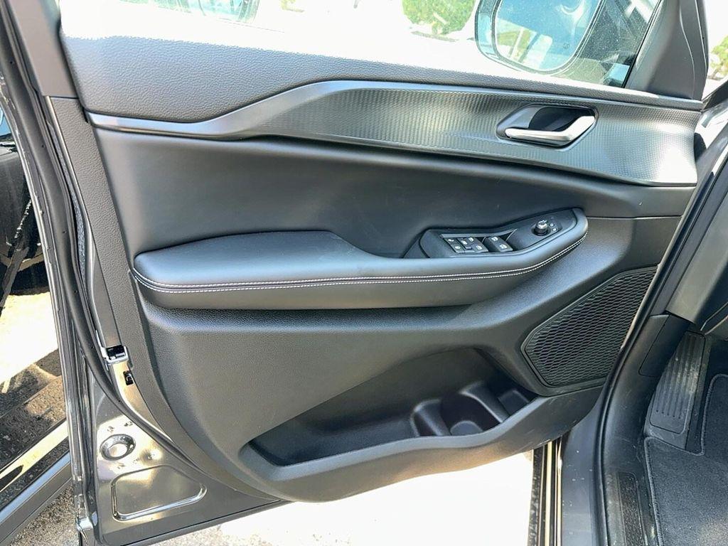 new 2025 Jeep Grand Cherokee car, priced at $46,230