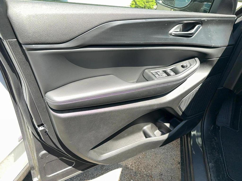 new 2025 Jeep Grand Cherokee car, priced at $46,655