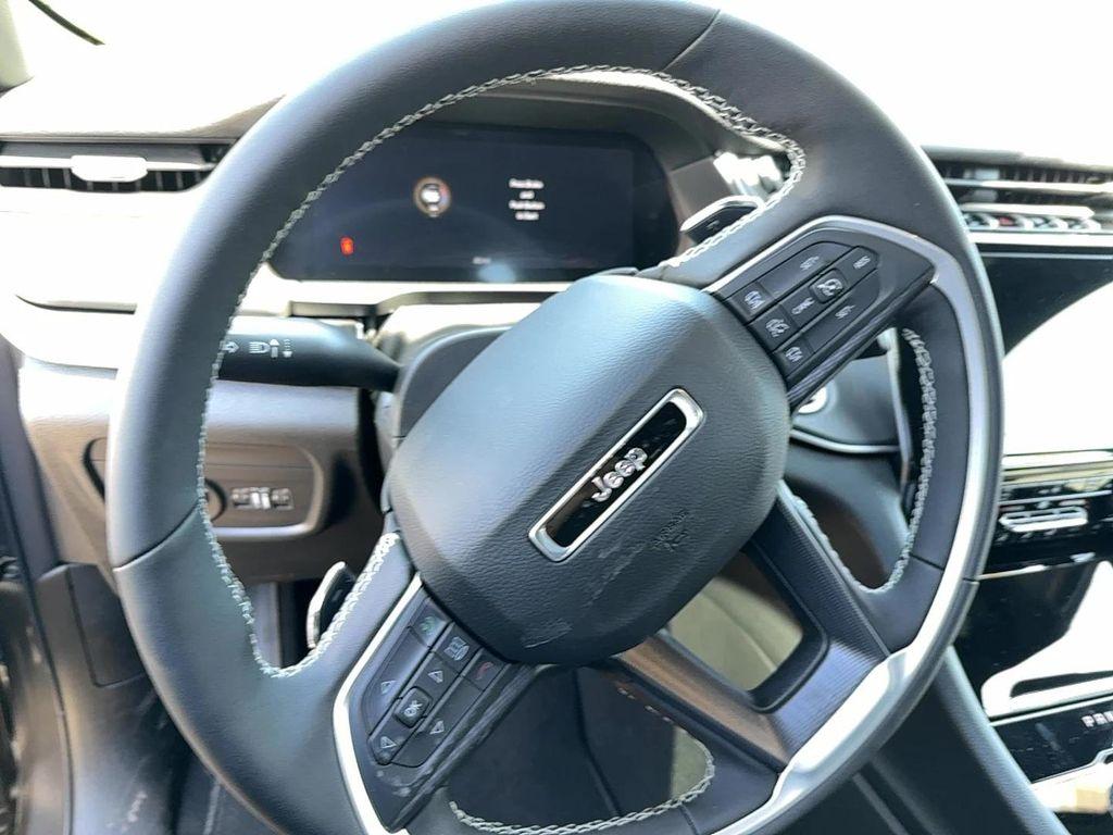 new 2025 Jeep Grand Cherokee car, priced at $46,655