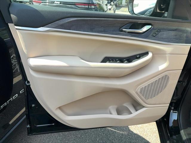 new 2025 Jeep Grand Cherokee car, priced at $52,935