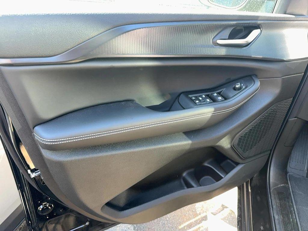 new 2025 Jeep Grand Cherokee car, priced at $44,170