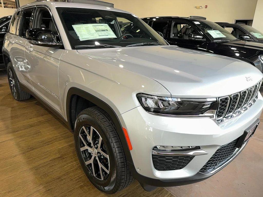 new 2025 Jeep Grand Cherokee car, priced at $52,935